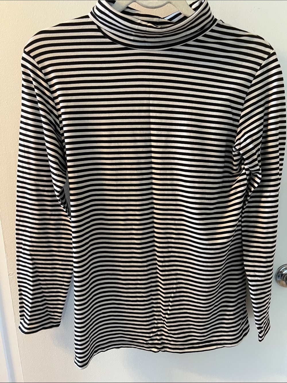 Uniqlo Black and White Striped Turtleneck Long Sleeve Top